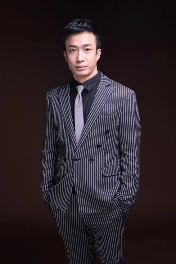陈浩设计师形象照